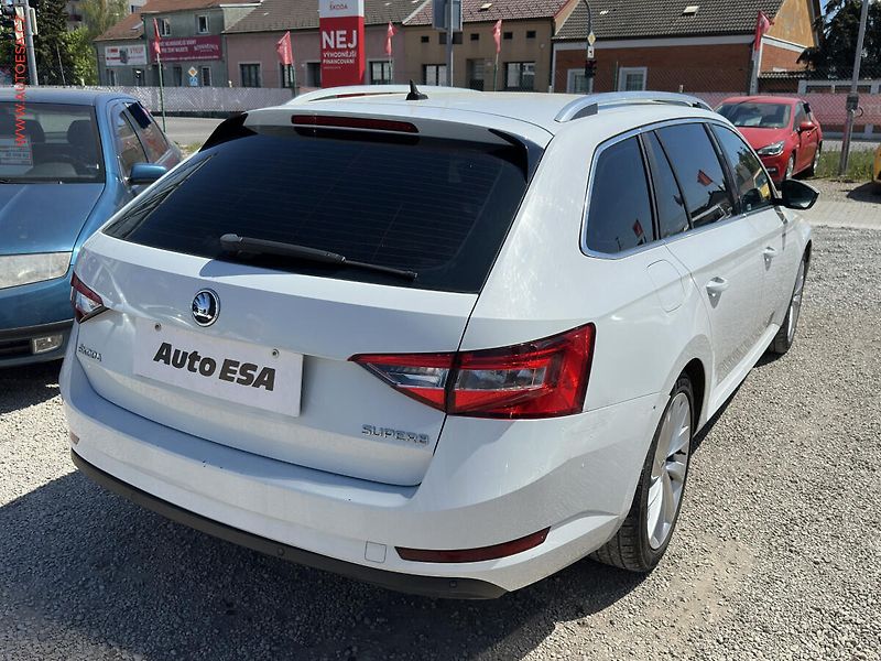 Škoda Superb (2016) 2.0 TDi, ČR, DSG, bixen - fotka 4 z 19