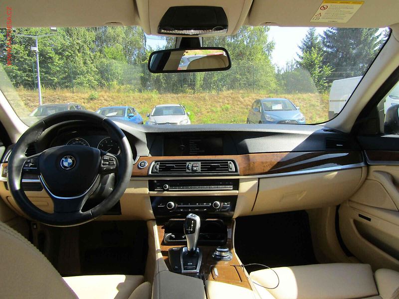 BMW Řada 5 (2011) 3.0 i, ČR, AT, kůže - fotka 8 z 22