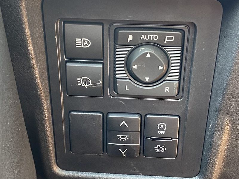 Toyota Land Cruiser 2.8D, ČR, Invincible, 4x4, DPH - fotka 19 z 23