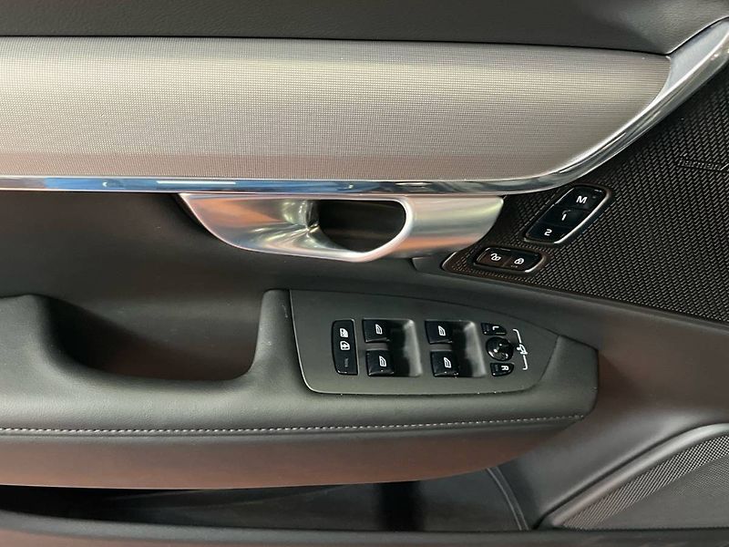 Volvo V90 (2024) B4 AWD diesel Ultimate Auto - fotka 13 z 20