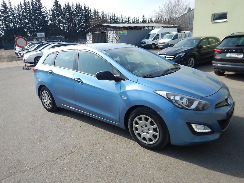 Hyundai i30 1.4 CRDi 66 kw tažné - fotka 5 z 15