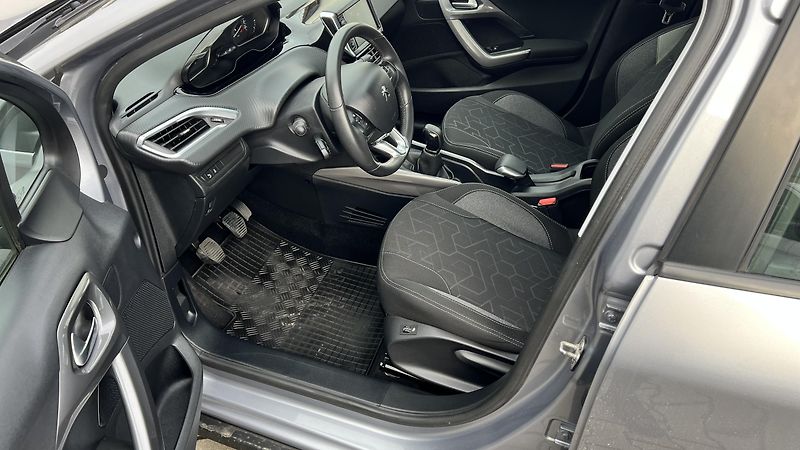Peugeot 2008 1.2 PURE TECH - fotka 7 z 15
