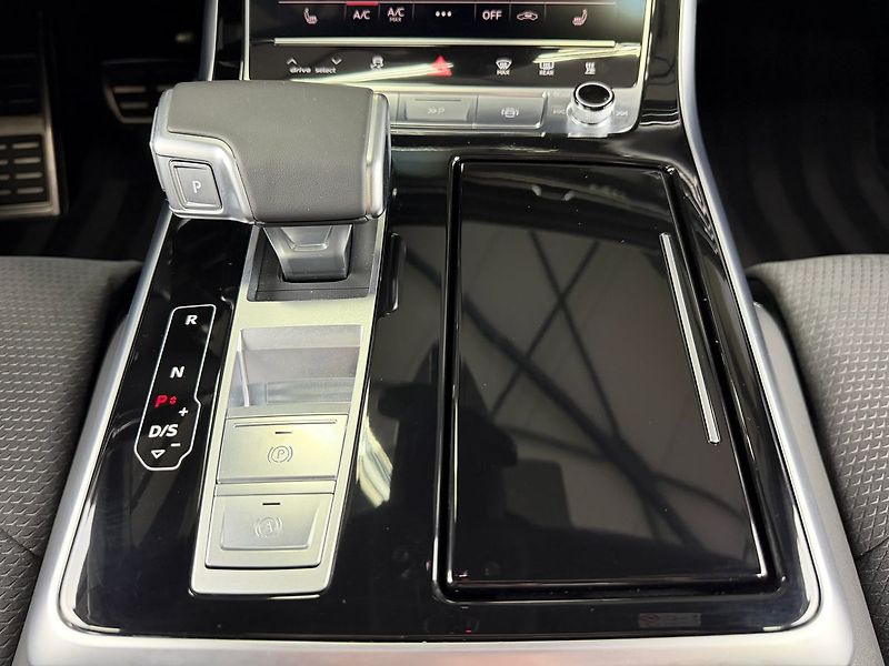 Audi Q8 50TDI QUATTRO S-LINE, PANORAMA - fotka 27 z 37