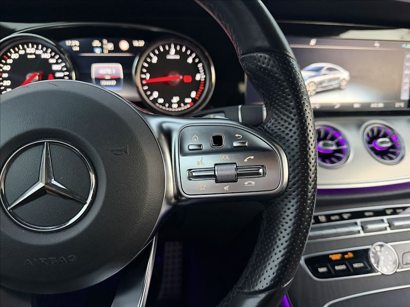 Mercedes-Benz Třídy E 220d AMG 4Matic - fotka 13 z 26