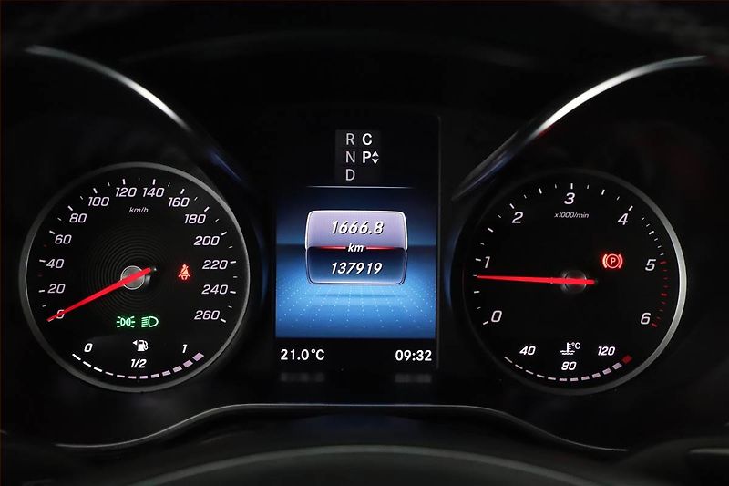 Mercedes-Benz Třídy V (2020) 300 d 4MATIC - fotka 10 z 19