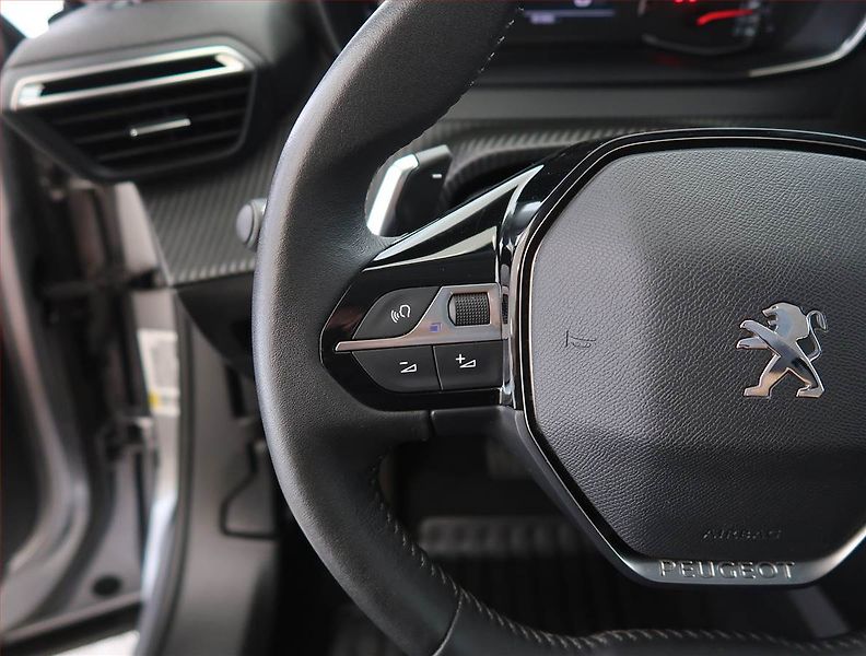 Peugeot 2008 (2022) Allure 1.2 PureTech, Automat - fotka 21 z 25