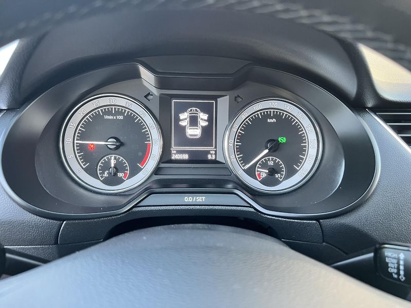 Škoda Octavia 2.0TDI 110KW,DSG,NAVI,TZ,KůŽE - fotka 35 z 45