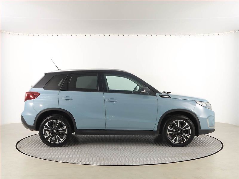Suzuki Vitara (2023) Elegance 1.4 BoosterJet - fotka 6 z 18