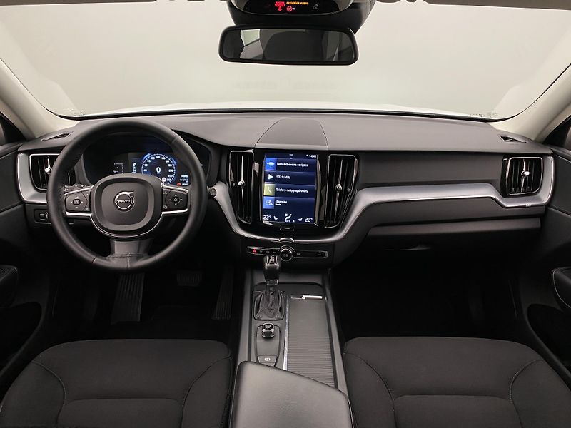 Volvo XC60 T5 MOMENTUM AUT CZ - fotka 2 z 43