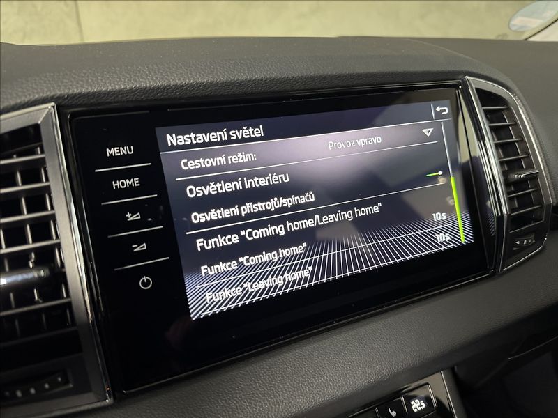 Škoda Karoq 2,0 TDi  DSG 4x4 Style Virtual - fotka 30 z 45