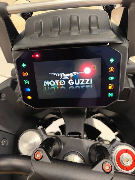 Moto Guzzi V 100 Stelvio (2024) Stelvio V 100 Nero Vulcano (sl - fotka 13 z 14
