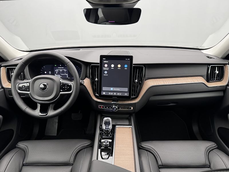Volvo XC60 (2026) B5 AWD AUT DARK ULTRA - fotka 2 z 22