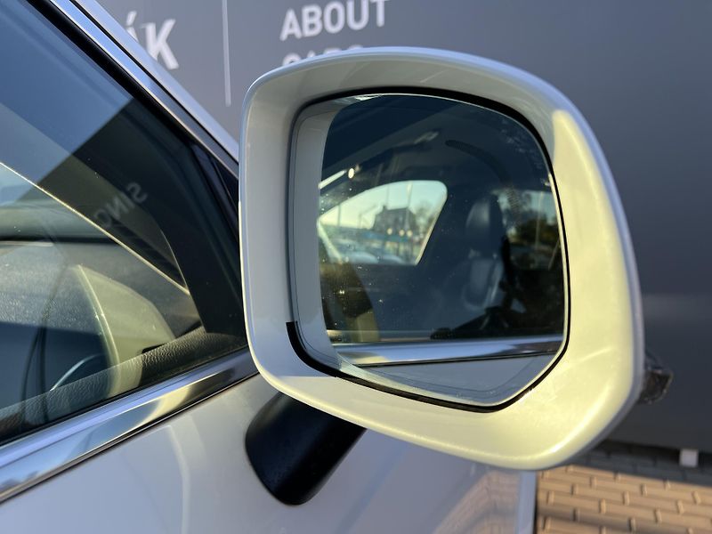 Volvo XC90 (2018) D5 AWD 173kW - fotka 37 z 42