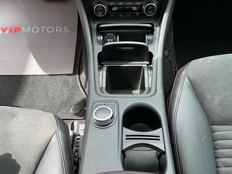 Mercedes-Benz Třídy A A220d-125KW-4M-AMG-ČR-H&K - fotka 18 z 26