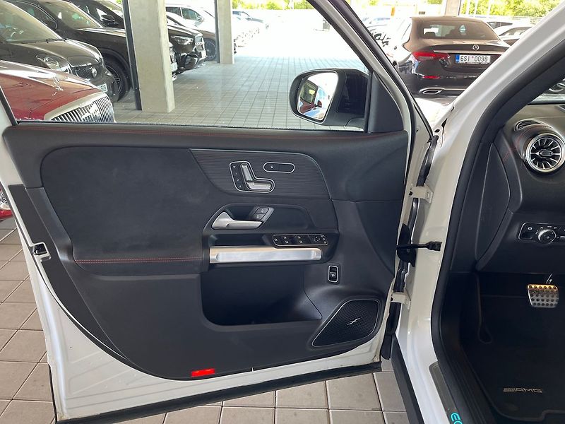 Mercedes-Benz EQB 300 4MATIC - fotka 9 z 20