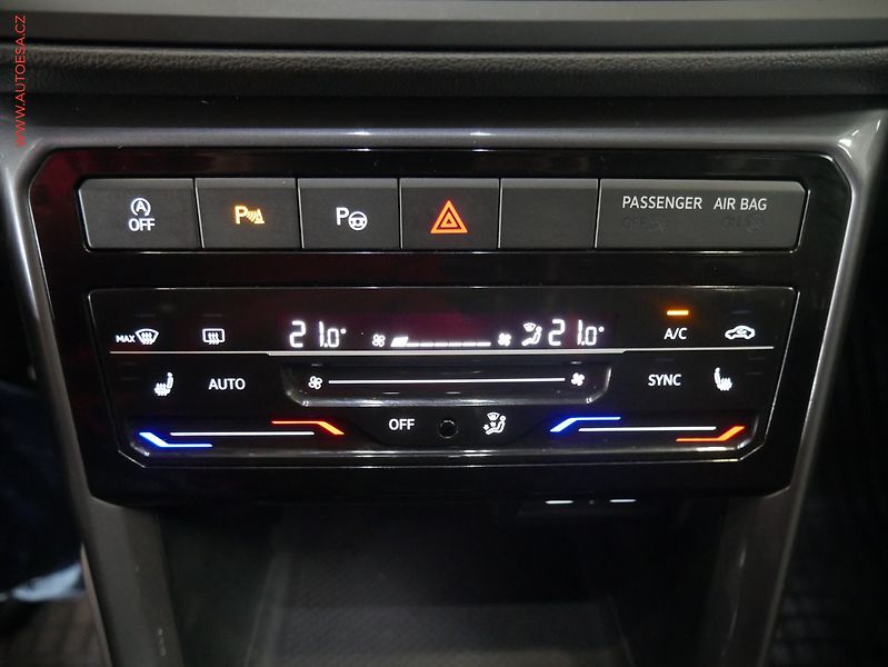 Volkswagen T-Cross (2023) 1.0 TSi, 2.maj,ČR, Style, LED - fotka 17 z 20