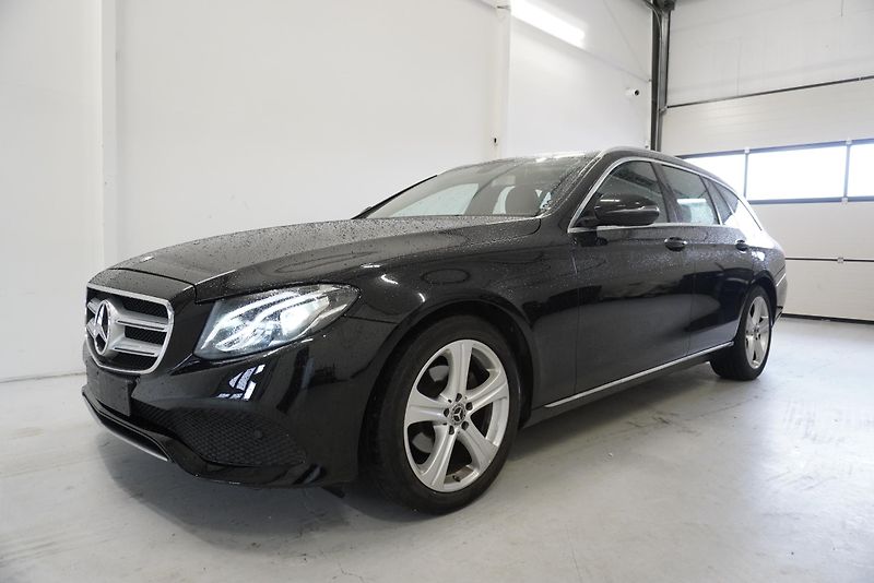 Mercedes-Benz Třídy E (2017) E220D AUTOMAT - fotka 1 z 38