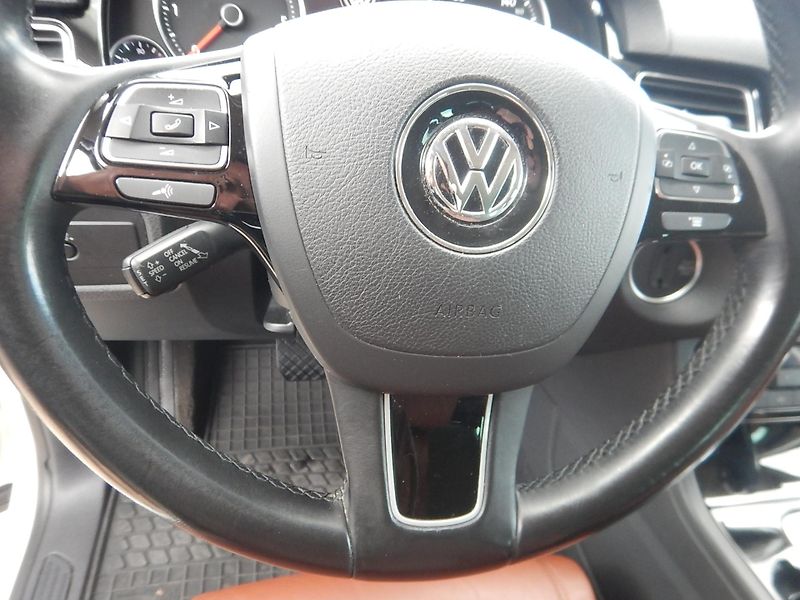Volkswagen Touareg 3.0 TDI V6, 4x4, DSG - fotka 21 z 31