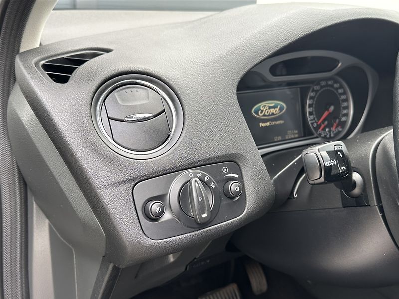 Ford Mondeo 2,3 160PS  Titanium A/T - fotka 30 z 46