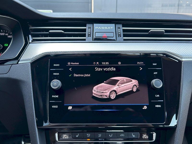 Volkswagen Passat (2024) 2.0 TDI BMT 140kW DSG R-Line - fotka 14 z 35