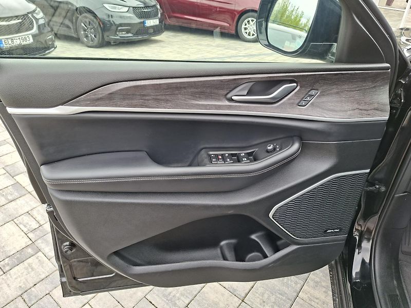 Jeep Grand Cherokee (2021) 3,6L V6 4x4 LIMITED, 6 míst - fotka 28 z 46