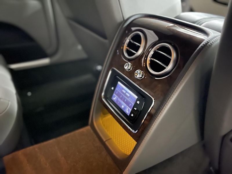 Bentley Flying Spur (2016) 6.0 625 PS  W12 - fotka 43 z 81
