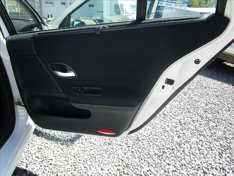Renault Laguna Grandtour 1.9dCi, aut Klima - fotka 24 z 40