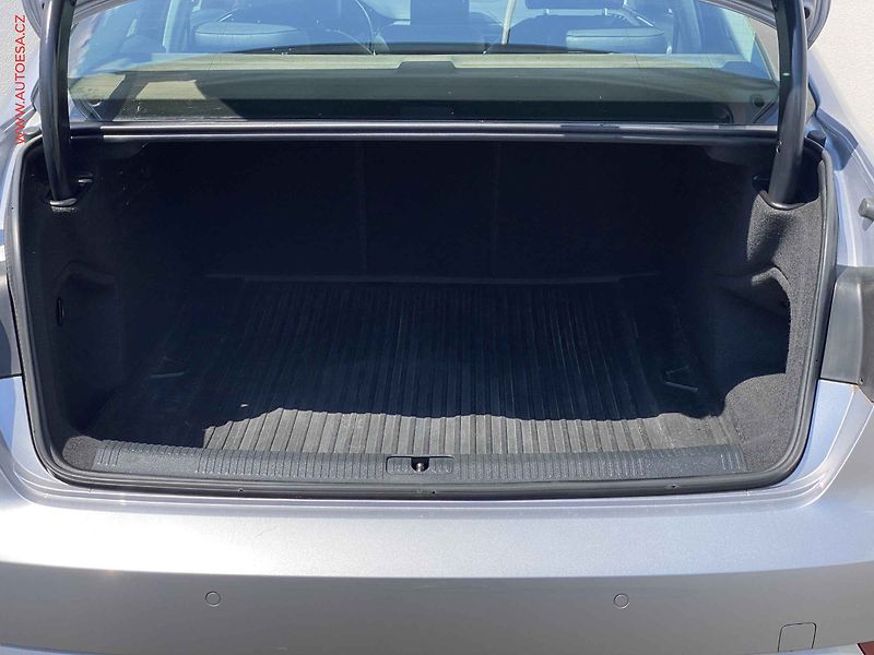 Audi A4 (2016) 1.4 TFSi, Bixen, navi, kůže - fotka 7 z 17