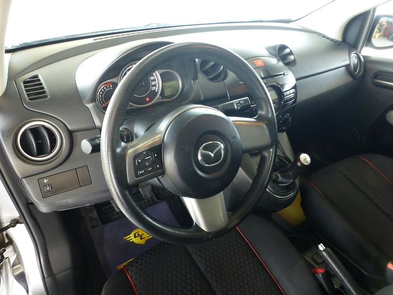 Mazda 2 (2012) 1,3i 55KW*KLIMA+ SADA KOL - fotka 11 z 26