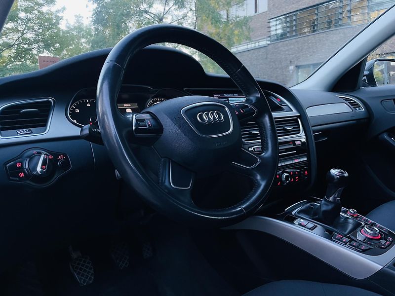 Audi A4 2.0TDI MAN VÝHŘEV SERVISKA LED - fotka 25 z 41