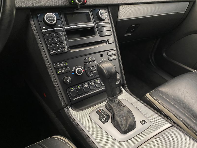 Volvo XC90 D5 AWD SPORT REZERVACE - fotka 24 z 42