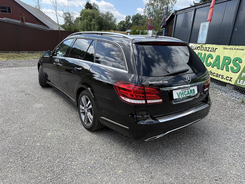 Mercedes-Benz Třídy E 220D  BlueTec 4MATIC TAŽNÉ - fotka 5 z 33