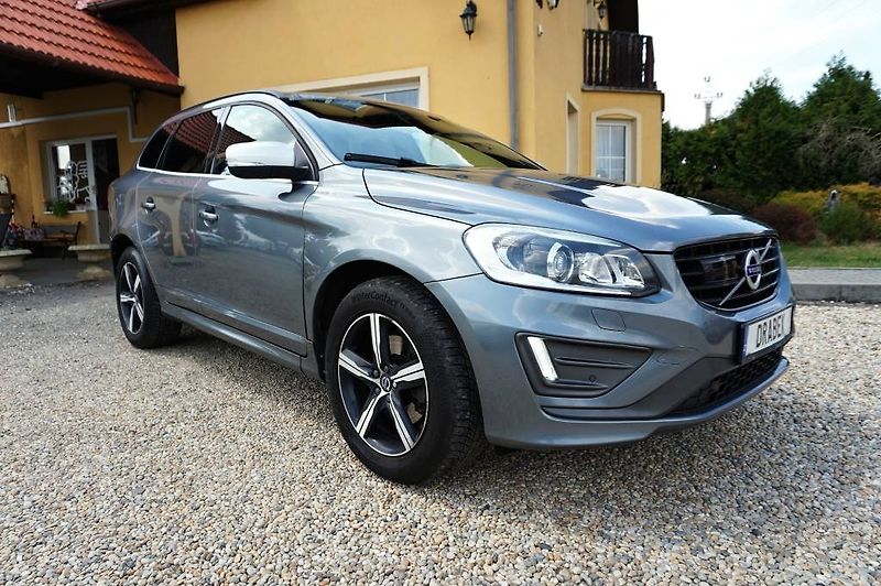 Volvo XC60 (2017) R-DESING 2,4 D4 140 kW - fotka 1 z 57