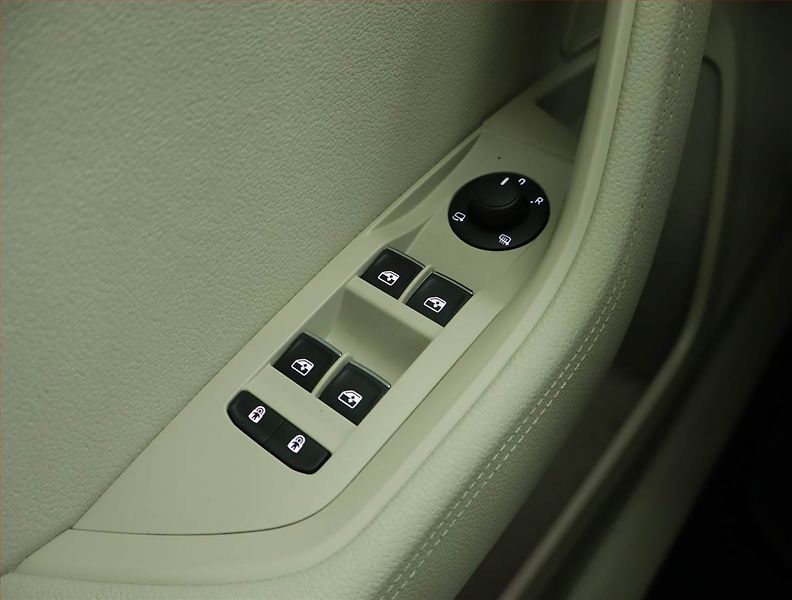 Škoda Superb (2023) Laurin&Klement 2.0 TDI - fotka 15 z 17
