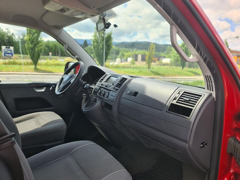 Volkswagen Multivan T5 2.0 TDi 103-KW KLIMA 7-MÍST - fotka 19 z 42