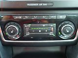 Škoda Superb (2012) 2.0TDi, 2.maj,ČR, DSG, bixen - náhled 19