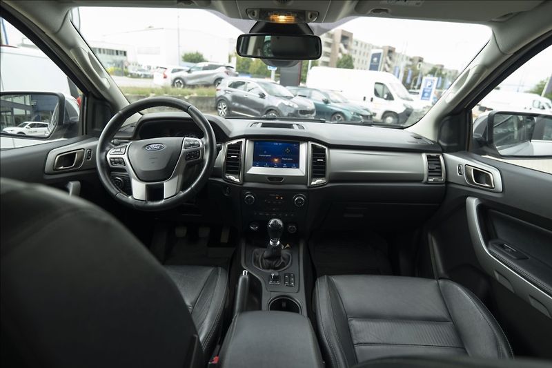 Ford Ranger 2,0 EcoBlue 4WD DOUBLE CAB ČR - fotka 17 z 37