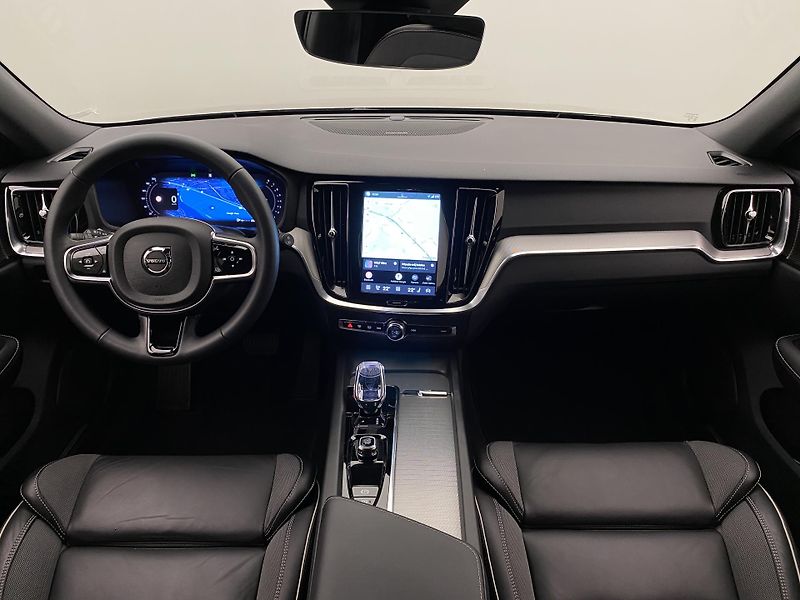 Volvo V60 CC B5 AWD BRIGHT PLUS AUT  - fotka 2 z 58