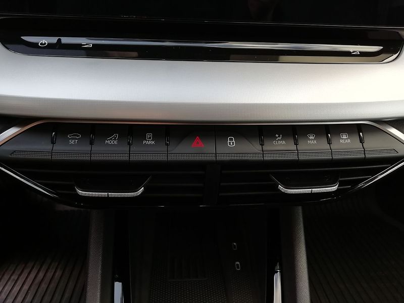 Škoda Octavia Selection 1,5 TSI 85 kW - fotka 18 z 24