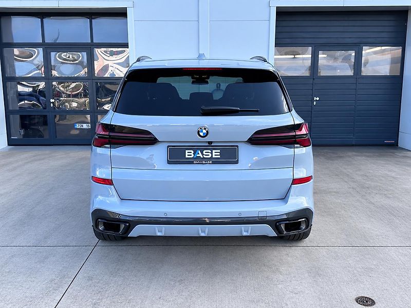 BMW X5 xDrive30d M-Sport - fotka 5 z 36