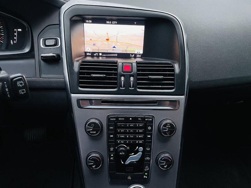 Volvo XC60 2.4D 4x4 AUT SERVISKA TAŽNÉ - fotka 35 z 43