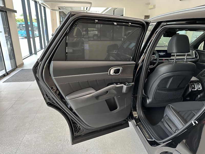 Kia Sorento 2,2 CRDi 4x4 8DCT TOP  - fotka 22 z 31