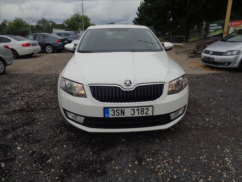 Škoda Octavia 1,6 - fotka 2 z 19