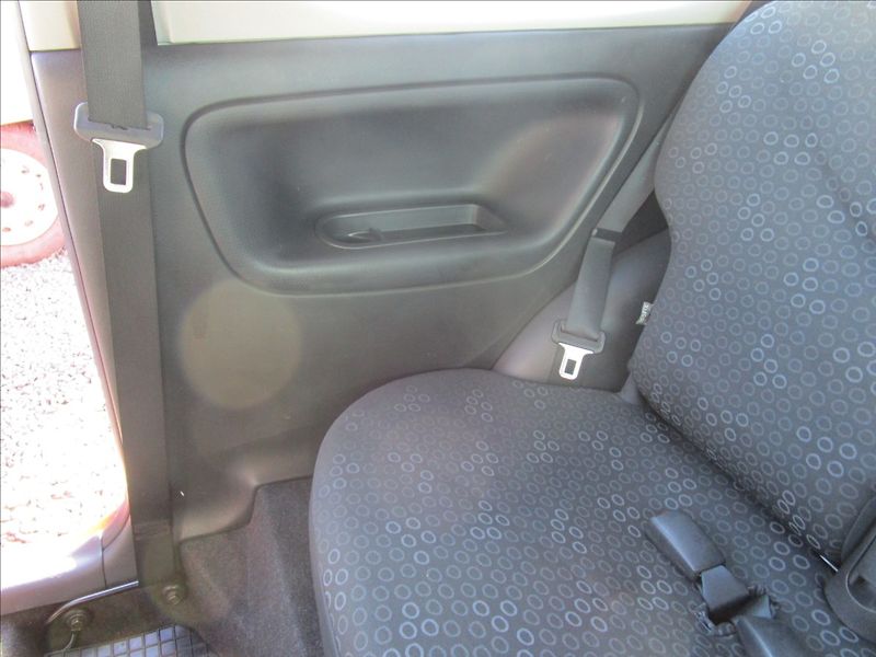 Toyota Yaris 1.0VVT-i Terra KLIMA - fotka 25 z 35