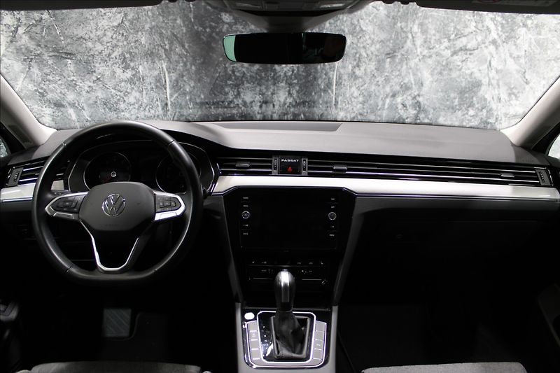 Volkswagen Passat 1,5 TSI DSG Business 1.maj. CZ - fotka 33 z 35