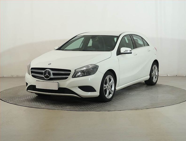 Mercedes-Benz Třídy A (2013) A 180 CDI, Automat, Tempomat - fotka 2 z 15