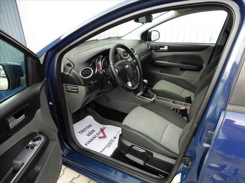Ford Focus 1,6 TDCi Tournier - fotka 9 z 18