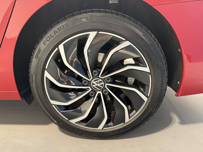 Volkswagen Golf 1.5 TSI EVO 110 kW Style Varia - fotka 17 z 17