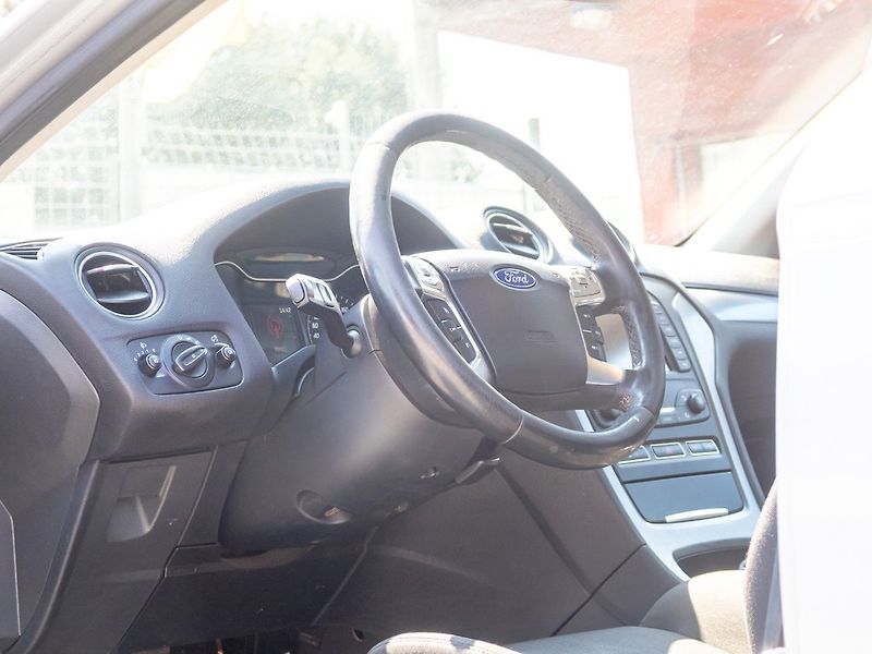 Ford Mondeo (2014) 2.0D 103KW – NAVIGACE - fotka 12 z 48