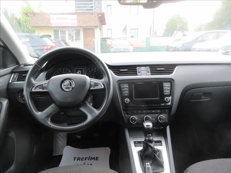 Škoda Octavia 1,6 TDI Elegance Top Stav - fotka 8 z 14